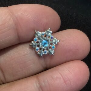 Silver Snowflake❄️Pin unisex